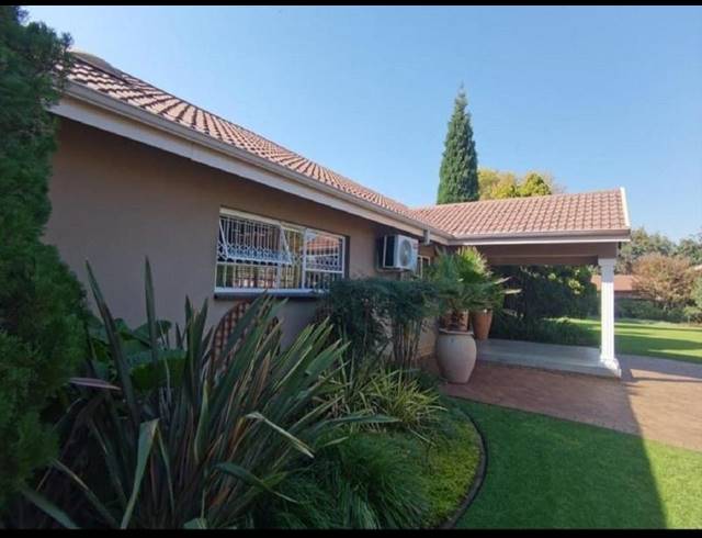 4 BEDROOM HOUSE FOR SALE IN GOLF PARK